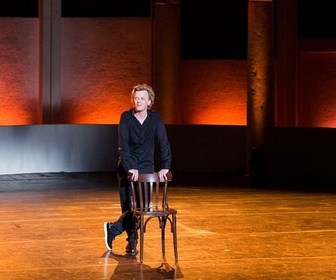 Replay 28 minutes - Alex Lutz : un deuil transformé en dialogue drôle et émouvant