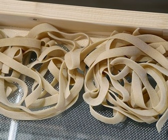 Replay Nouilles chinoises et pâtes italiennes - À chaque pays sa recette !