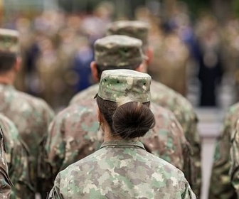 Replay Faut-il réintroduire le service militaire ? - ARTE Europe l'Hebdo