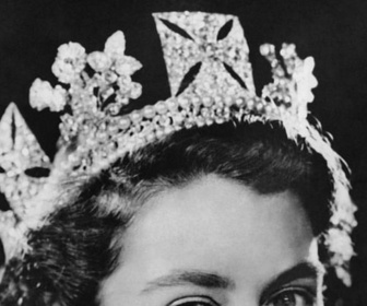 Replay Elizabeth II, les services secrets et le Chah