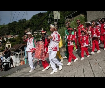 Replay Le Brésil célèbre l'Épiphanie avec un défilé dans les favelas de Rio