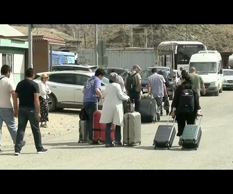 Replay Fuyant les frappes aériennes, les Iraniens cherchent refuge dans les pays voisins
