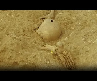 Replay Des archéologues examinent des fosses communes sous Franco pour de possibles identifications