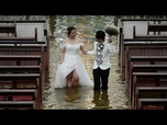 Replay Le typhon n'empêche pas un mariage dans une église inondée aux Philippines