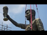 Replay La statue géante de Lionel Messi démontée à Calcutta