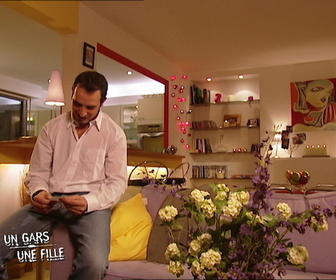 Replay Un gars, une fille - S4E24 - Dans leur salon (1)