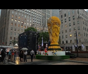 Replay New York dévoile un trophée géant de la Coupe du monde en Lego