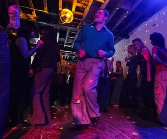 Replay Lassée de la techno, la Gen Z anglaise s'ambiance sur la Northern Soul - Tracks