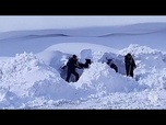 Replay Des secouristes évacuent des centaines après une tempête de neige en Extrême-Orient russe