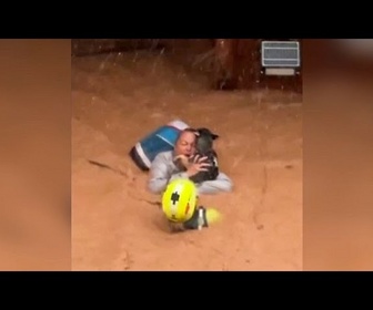 Replay No Comment. Espagne : une femme et son chien sauvés des eaux par hélicoptère