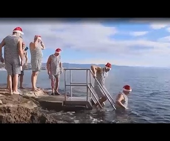 Replay À Opatija, en Croatie, la baignade en eau froide s'impose comme tradition de bien-être hivernale