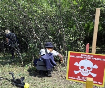 Replay ARTE Journal - L'Ukraine réintroduit les mines antipersonnel