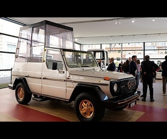 Replay Vatican : un siècle de papamobiles Mercedes-Benz exposé
