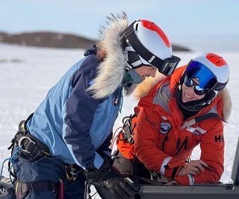 Replay 28 minutes - Ils mènent la lutte des glaces