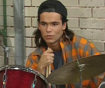 Replay Hélène et les garçons - S06 E12 - Dangers