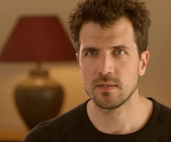Replay Petits secrets entre voisins - S04 E03 - Une vente compliquée