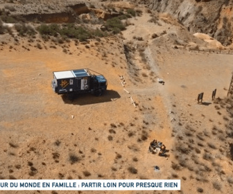 Replay Un jour, un doc - Tour du monde en famille : partir loin pour presque rien (1/2)