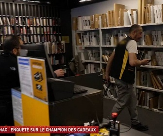 Replay Un jour, un doc - FNAC : enquête sur le champion des cadeaux / Shopping XXL : les centres commerciaux révolutionnent Noël