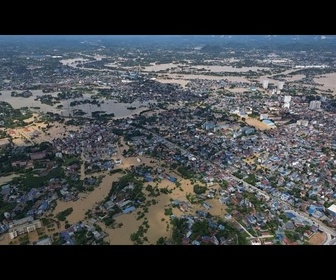 Replay Le Vietnam touché par de graves inondations alors que les rivières débordent
