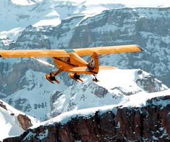 Replay Suisse, en vol avec des pilotes des glaciers - 360° Reportage