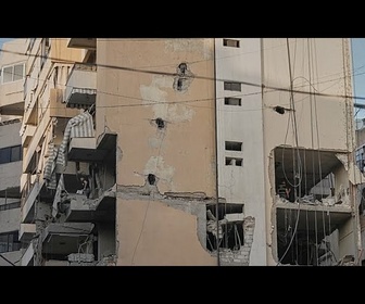 Replay Les autorités déblayent des débris après la première frappe israélienne à Beyrouth depuis des mois