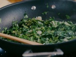 Replay Petits Plats en équilibre - Petits plats à emporter - Chaussons au brocciu fumé et blettes