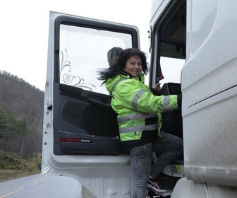 Replay Camions XXL : les reines du volant - S1E3 - Episode 2 - Partie 1