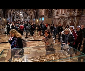 Replay Italie : les fidèles peuvent prier pour la première fois devant la dépouille de Saint François...