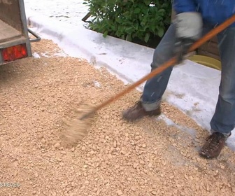 Replay Un jour, un doc - En famille, ils construisent la maison de leurs rêves (1/2)