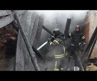 Replay Des drones russes frappent Kharkiv, endommageant des habitations et blessant deux personnes