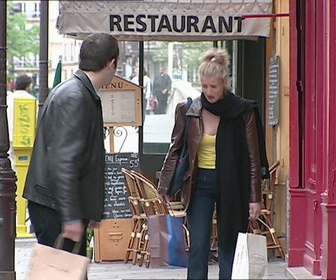 Replay Un gars, une fille - S2E54 - Se promènent dans la rue (2)