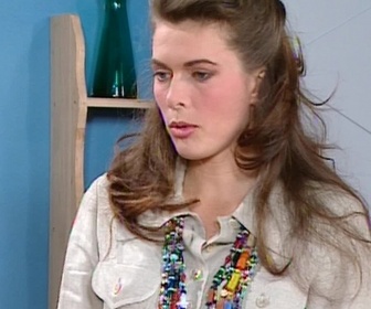 Replay Les filles d'à côté - S01 E31 - Tension
