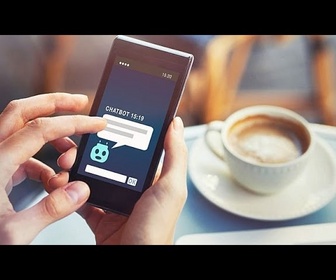 Replay Uncensored AI : le chatbot qui propage des théories du complot sur l'Europe