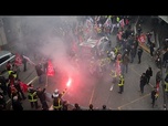 Replay Les pompiers manifestent à la tour Eiffel pour réclamer plus de moyens