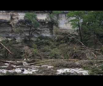 Replay Au moins 79 morts et des disparus dans la crue éclair au Texas