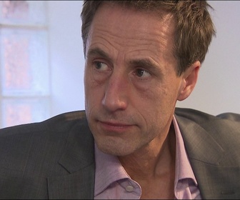 Replay Au nom de la vérité - S04 E80 - Une petite amie très secrète