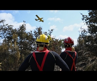 Replay Un incendie brûle 100 hectares près de Narbonne, en France
