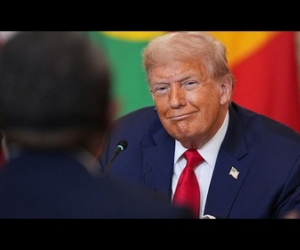 Replay Donald Trump porte à 35 % les droits de douane sur les produits canadiens