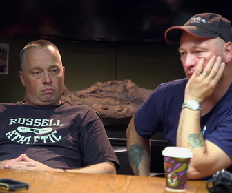 Replay Le mystère d'Oak Island : la course au trésor - S3E10 - Silence dans la pénombre