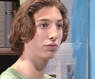 Replay Premiers baisers - S02 E48 - L'artiste peintre