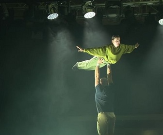 Replay ARTE Journal - Spectacle : Kintsugi, les acrobaties du cirque et de la vie