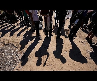 Replay Donald Trump limite l'accueil des réfugiés à 7 500 par an et donne la priorité aux Afrikaners