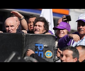 Replay Des pierres lancées sur le président argentin Milei lors d'un rassemblement à Buenos Aires