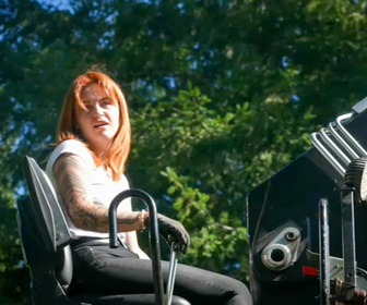 Replay Les routiers : profession chauffeur poids lourd - S3E1 - Ours du Jura et Vicky