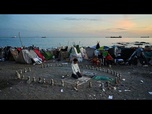 Replay La police espagnole évacue plus de 3 000 migrants d'un camp de plage à Ceuta
