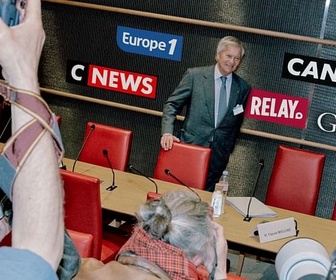 Replay POURQUOI ? - C'est quoi le problème avec l'empire médiatique de Vincent Bolloré ?