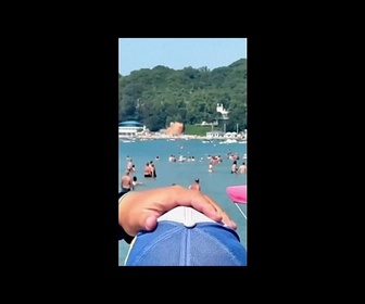 Replay Moment où un drone frappe une station balnéaire russe de la mer Noire