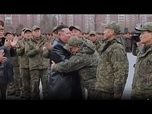Replay Kim Jong-un accueille des soldats nord-coréens de retour de combats pour la Russie