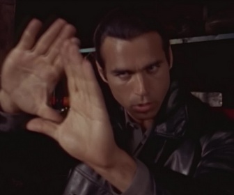 Replay Highlander - S05 E06 - A tout prix