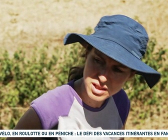 Replay Un jour, un doc week-end - À vélo, en roulotte ou en péniche : le défi des vacances itinérantes en famille (1/2)